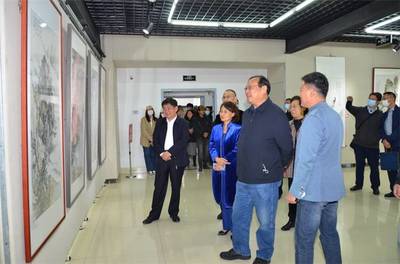 丹青頌時代，翰墨繪新程——濰坊學院舉辦“喜迎二十大 禮贊新時代 奮進新征程”主題書畫作品展